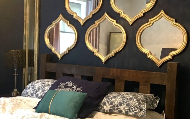 Cosy Romantic Boutique King bed Apartment Nuneaton