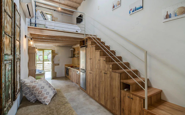 Holiday House, Castellos