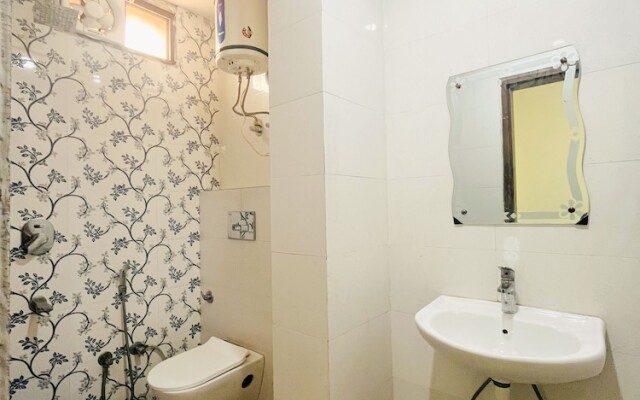 Roomshala 168 Startlight Suites