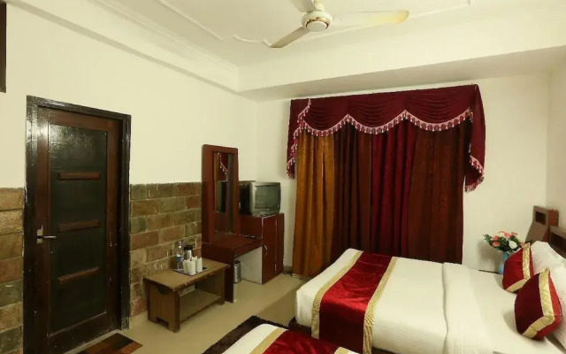 Shalimar Lodge, "700 meter from Katra Bus Stand"