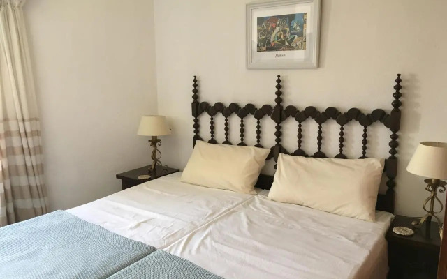 First Line, to the beach, 1 bed Apt , Sleeps