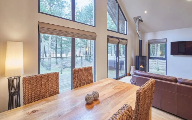 Host Stay Simon Howe Lodge