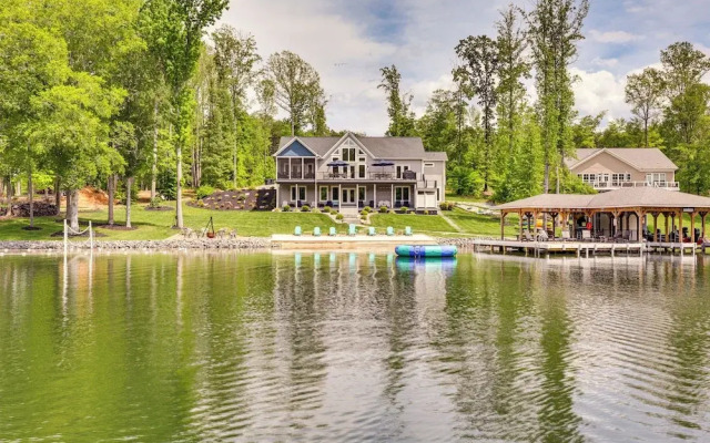 Waterfront Lake Anna Home w/ Dock, Beach & Kayaks!