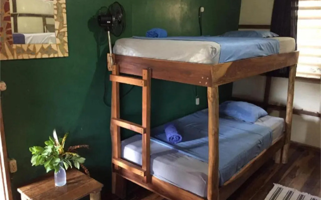 Hostel Clandestino Maderas