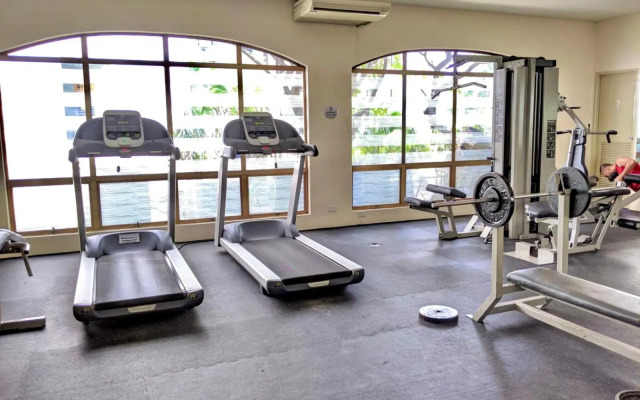 1BR Artist Loft Cambridge Cainta Pasig Fast Wifi