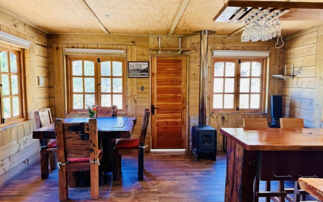 Cabañas entre montañas con tinajas calientes