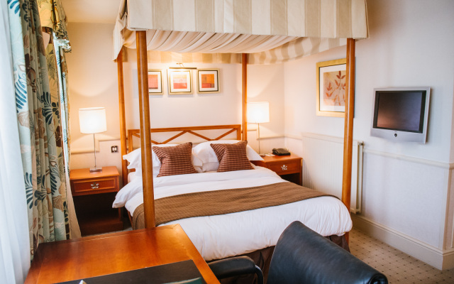 North Lakes Hotel And Spa