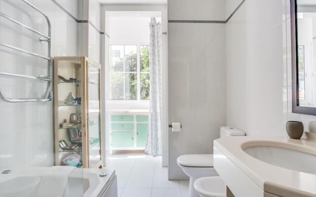 JOIVY Lovely 3BR Apt w/ workspace, nearby Botanical Garden of Lisbon