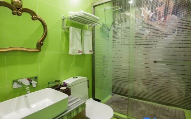 Yueyang Qingcheng Theme Hotel