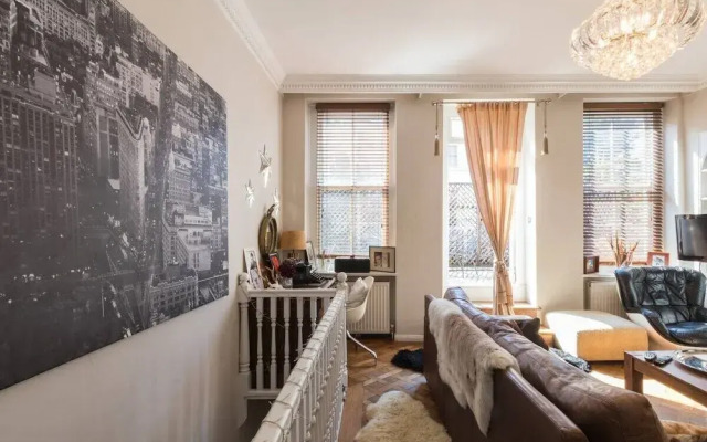 Stylish 1-bed With a Roof Terrace