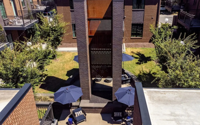 The Magnolia 4 by Avantstay Germantown Balcony