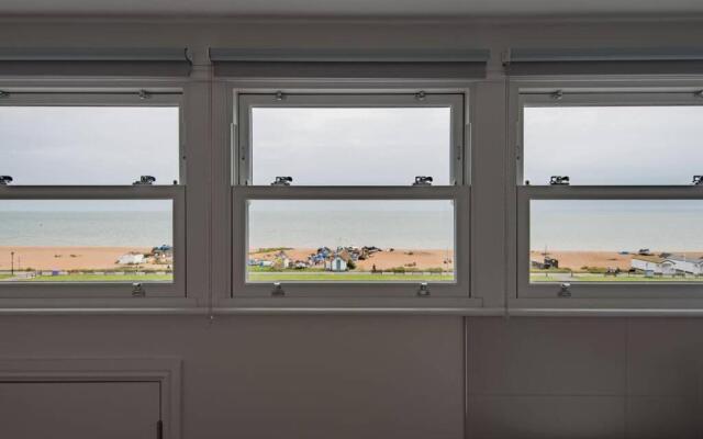 Stunning large sea view apartment - The Lookout