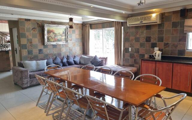 Savoy Lodge Cape Town