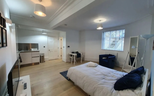 Lux Kings RD City Centre Studio Apartment Reading