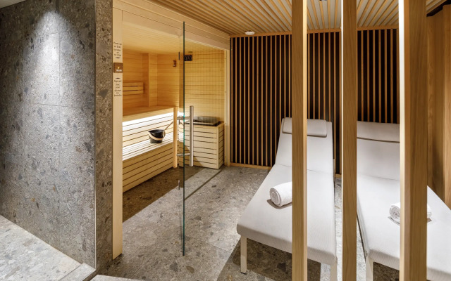 Hotel Alpha & Palmiers by Fassbind