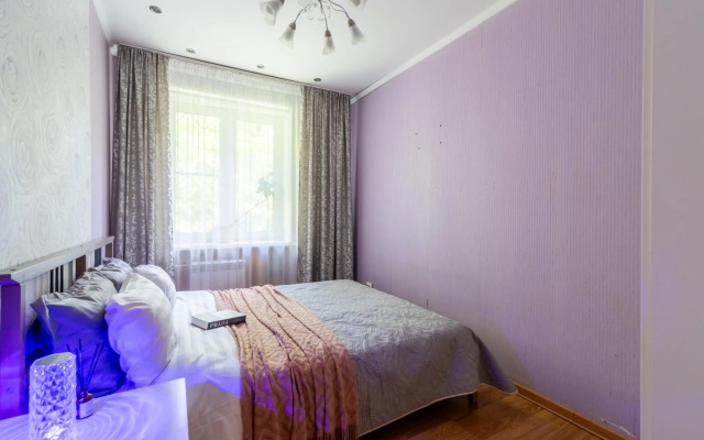 Bon voyage на улице Судакова