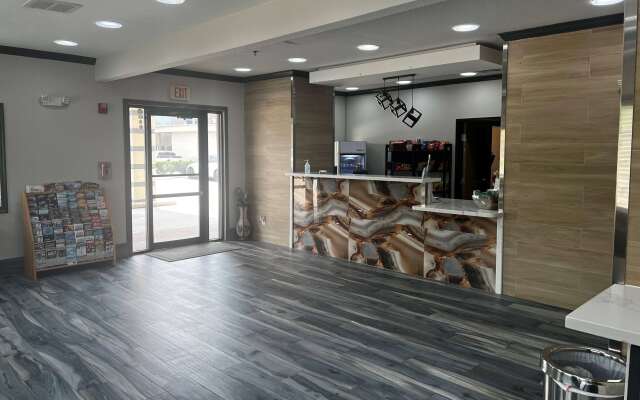 Super 8 by Wyndham Pasadena
