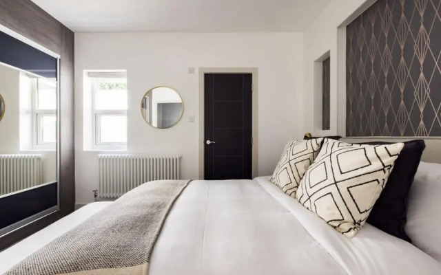 The Battersea Loft - Trendy 3bdr Flat With Patio, London