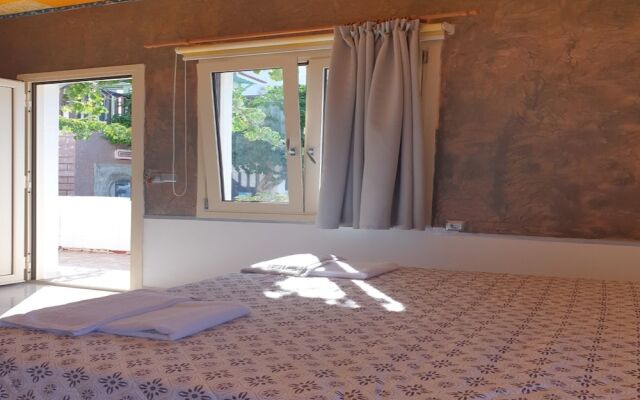 Studio Quiet And Peaceful And Very Relaxing With Kitchen, Shared Pool and Ac