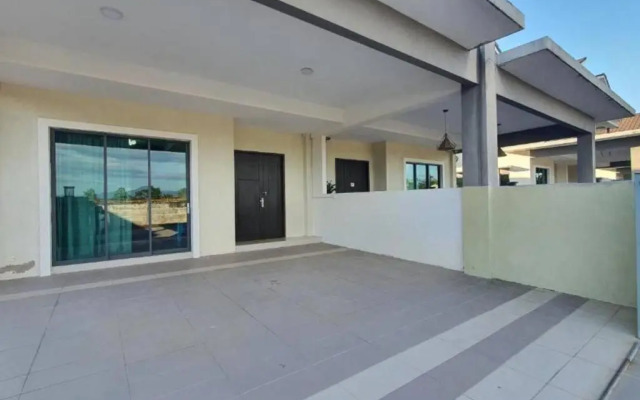 Ipoh Meru Landed Semi D by BeeStay 12 Pax