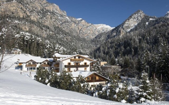 Dolomitenhotel Weisslahnbad Hotel Dolomiti Lavina Bianca