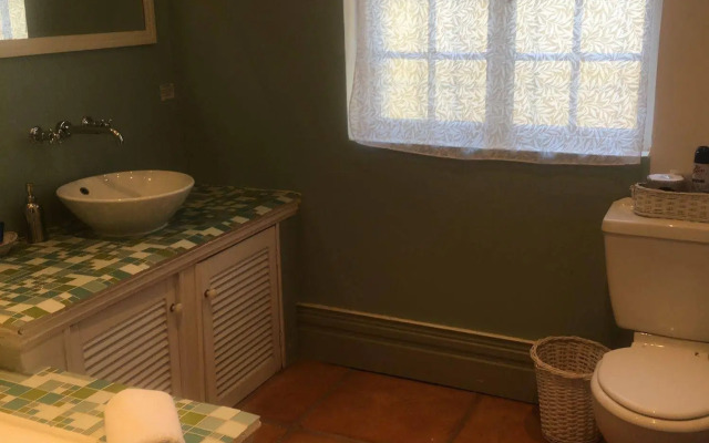Mountain Manor Guest House & Executive Suites