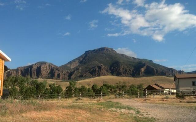 Wapiti Mountain Cabins
