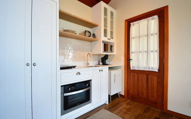 Charmosa Suíte em Sambaqui