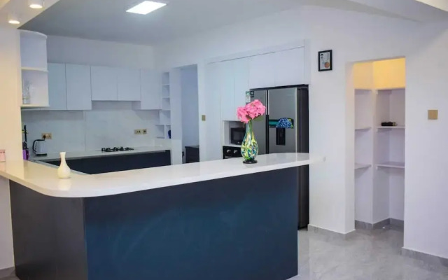 Lux Suites Royal Oaks Residency
