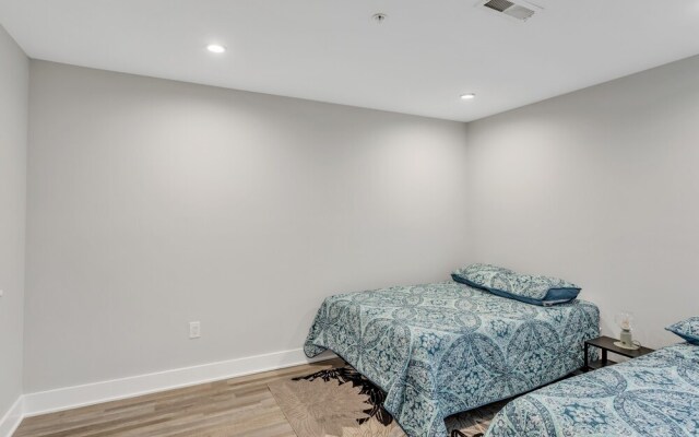 University City - Philadelphia 6 Bedroom Home by RedAwning
