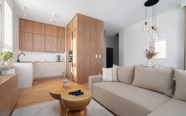 Beige Apartment Poznań by Renters