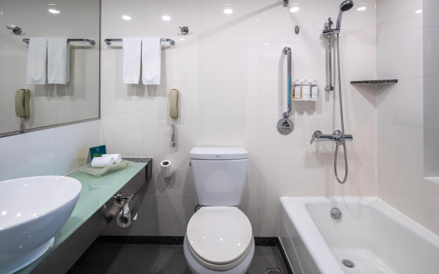 Holiday Inn Riverside Wuhan by IHG