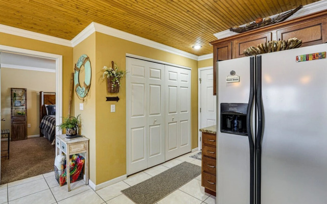 Lakefront Camdenton Condo: Grill & Community Pool