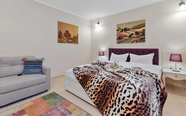 Piata Sfatului Studio