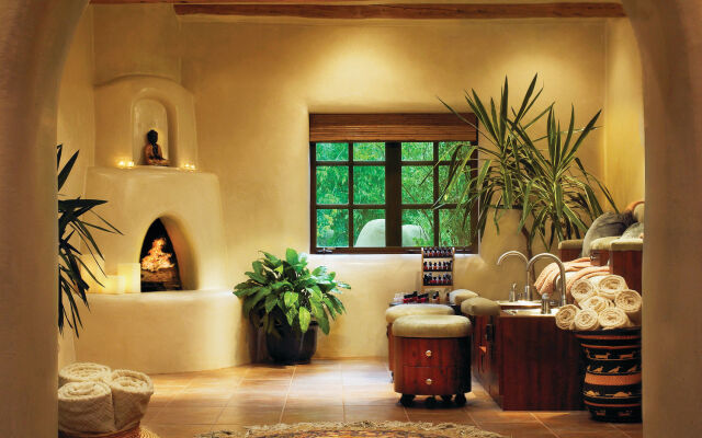 El Monte Sagrado Living Resort & Spa