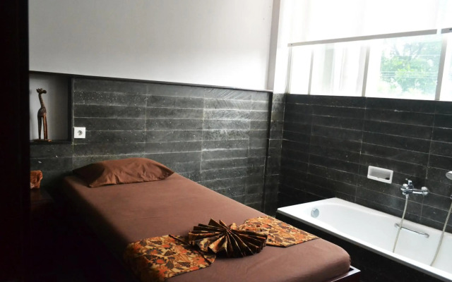 Grand Cakra Hotel