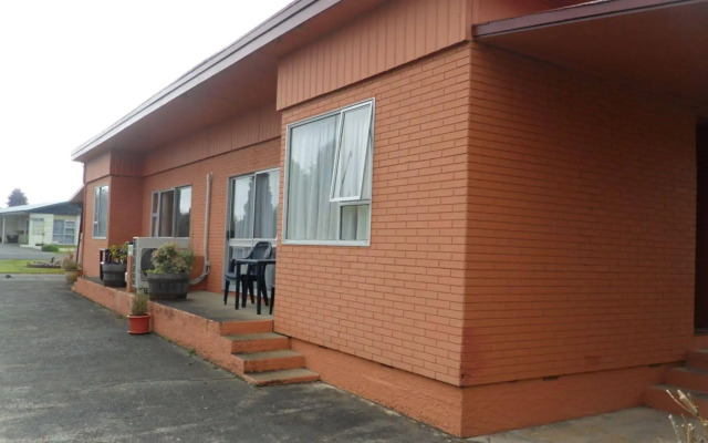 Red Tussock Motel