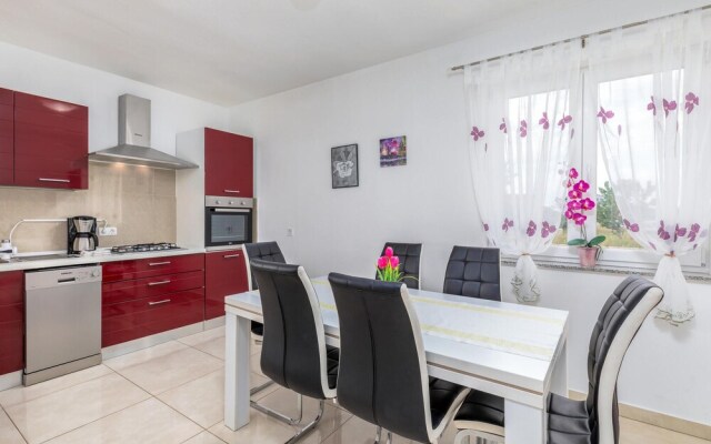 Beautiful Home in Valbandon With Wifi and 4 Bedrooms