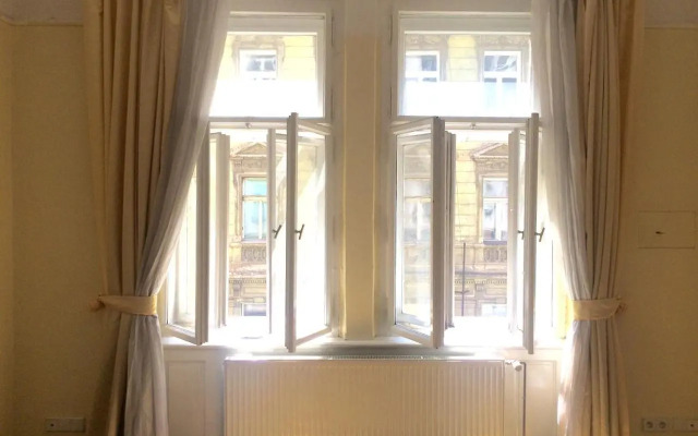 Historic centre-spacious apartment