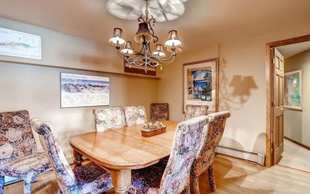 Silver Kingdom - 7 Bedroom Home + Private Hot Tub - LLH 58812