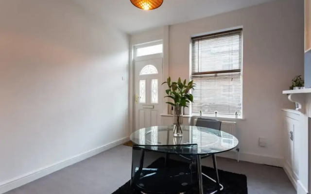 Ashton House, Luton - inhabit short stays