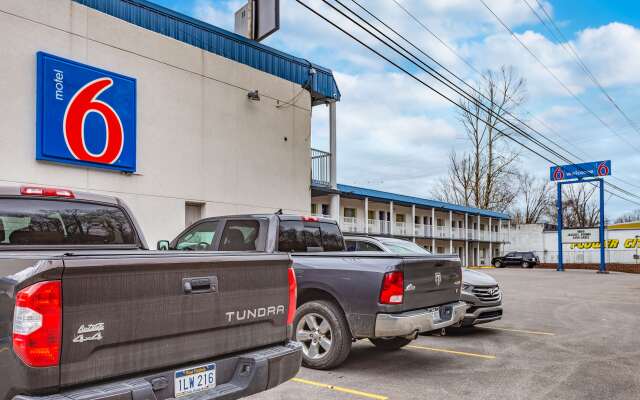 Motel 6 Huntington, WV