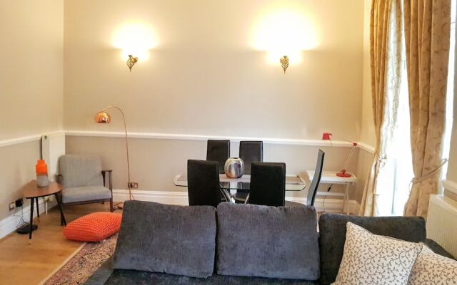 Classic 2 Bedroom Flat Gloucester St