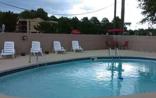 Americas Best Value Inn - Williamsburg/Lightfoot Area