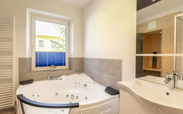 Lavish Apartment With Infrared Sauna