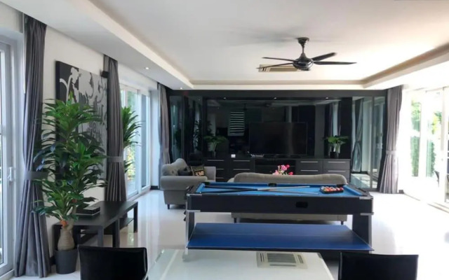 Hollywood Pool Villa Jomtien Pattaya