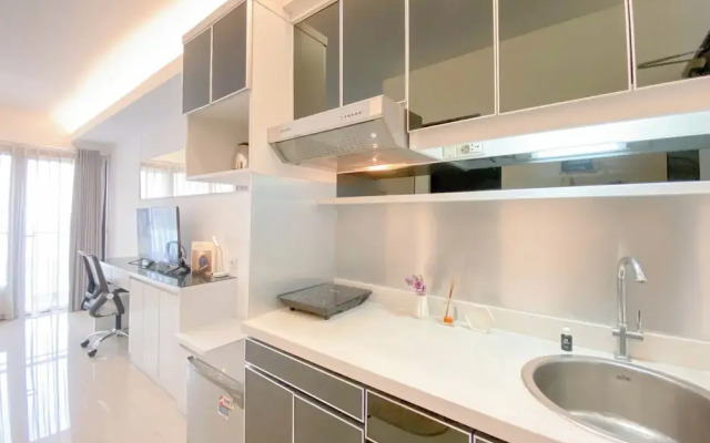 Restful And Cozy Studio Tamansari Semanggi Apartment