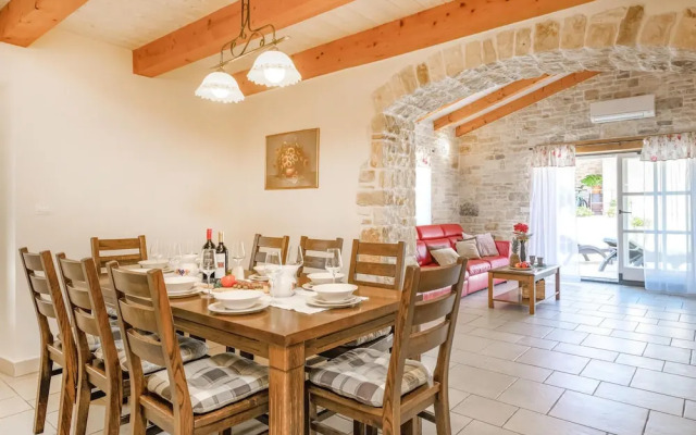 Beautiful Home in Pula With Wifi and 3 Bedrooms