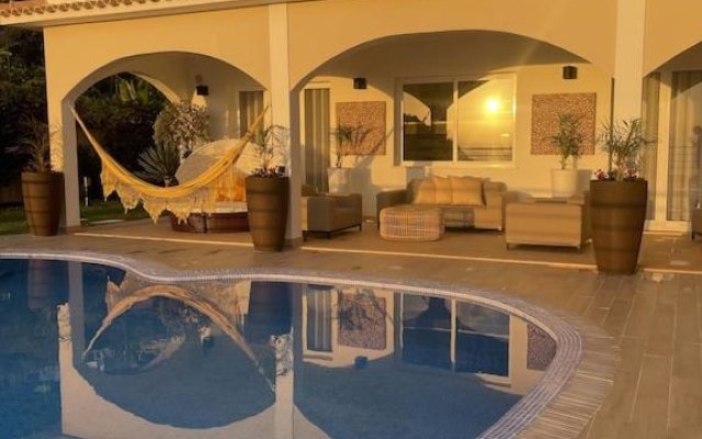 Luxury Villa With Private Heated Pool, Garden and Views of the sea and Mountains