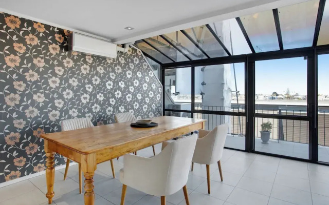 Parnell Vista 2BR Apartment with Seaview